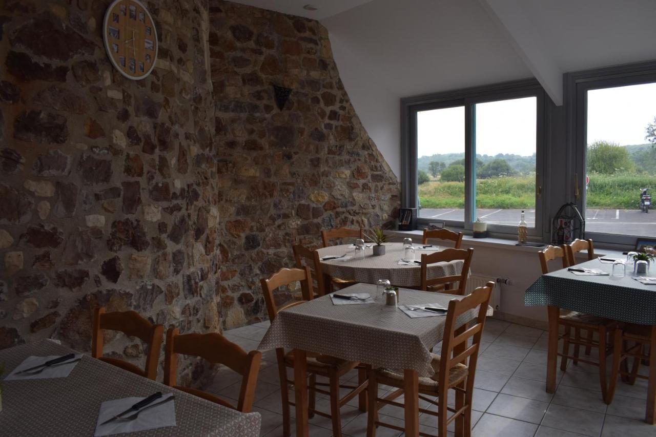 Auberge de la vallée de la douve L'Etang-Bertrand Exterior foto